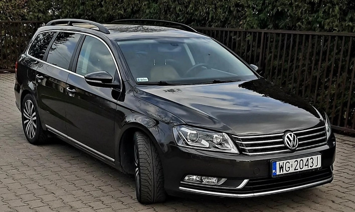 Volkswagen Passat cena 36300 przebieg: 300000, rok produkcji 2014 z Garwolin małe 46